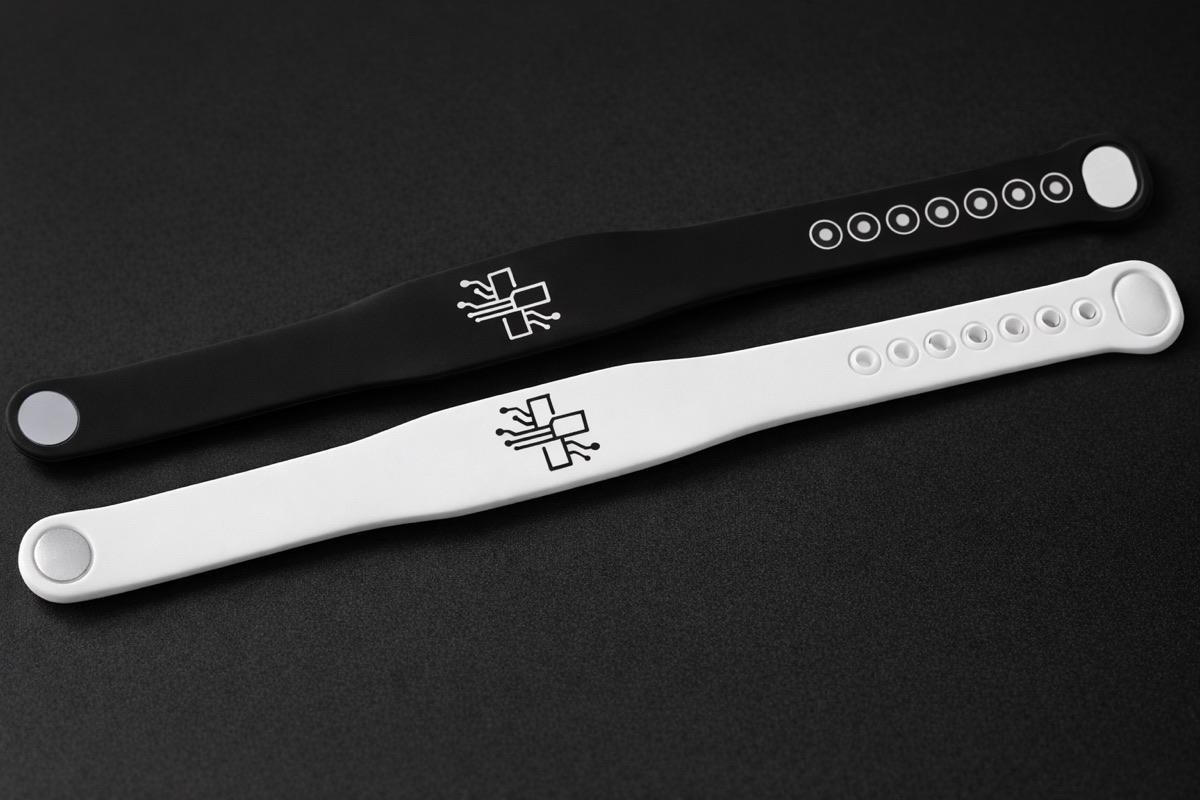 Idoso com pulseira Vital Nexxus